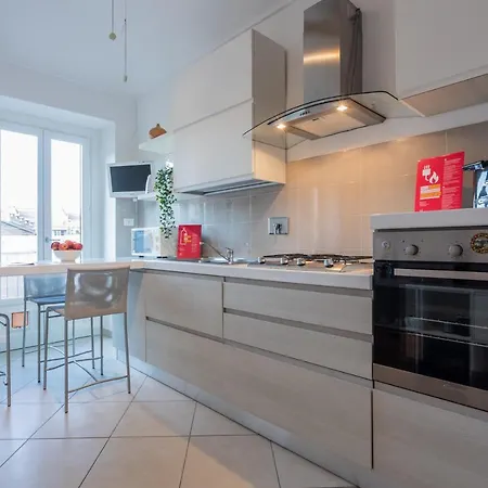 Luminoso A Due Passi Da Porta Susa By Wonderful Italy דירה טורינו